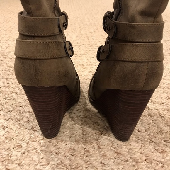 Very Volatile Women’s Wedge Boots - Picture 7 of 10